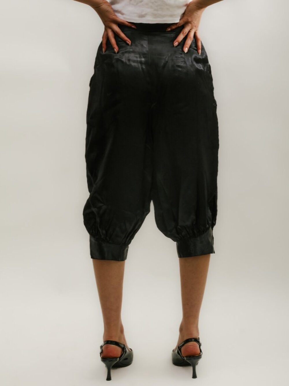 60s Gathered Hem Capris (S) small black vintage womens harem pedal pusher retro - Picture 3 of 3